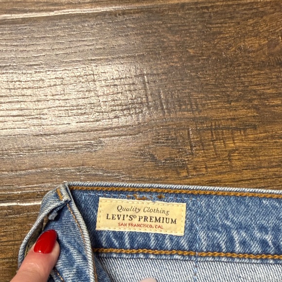 Levi's Light Blue Cropped Jeans size 30 - Picture 4 of 5